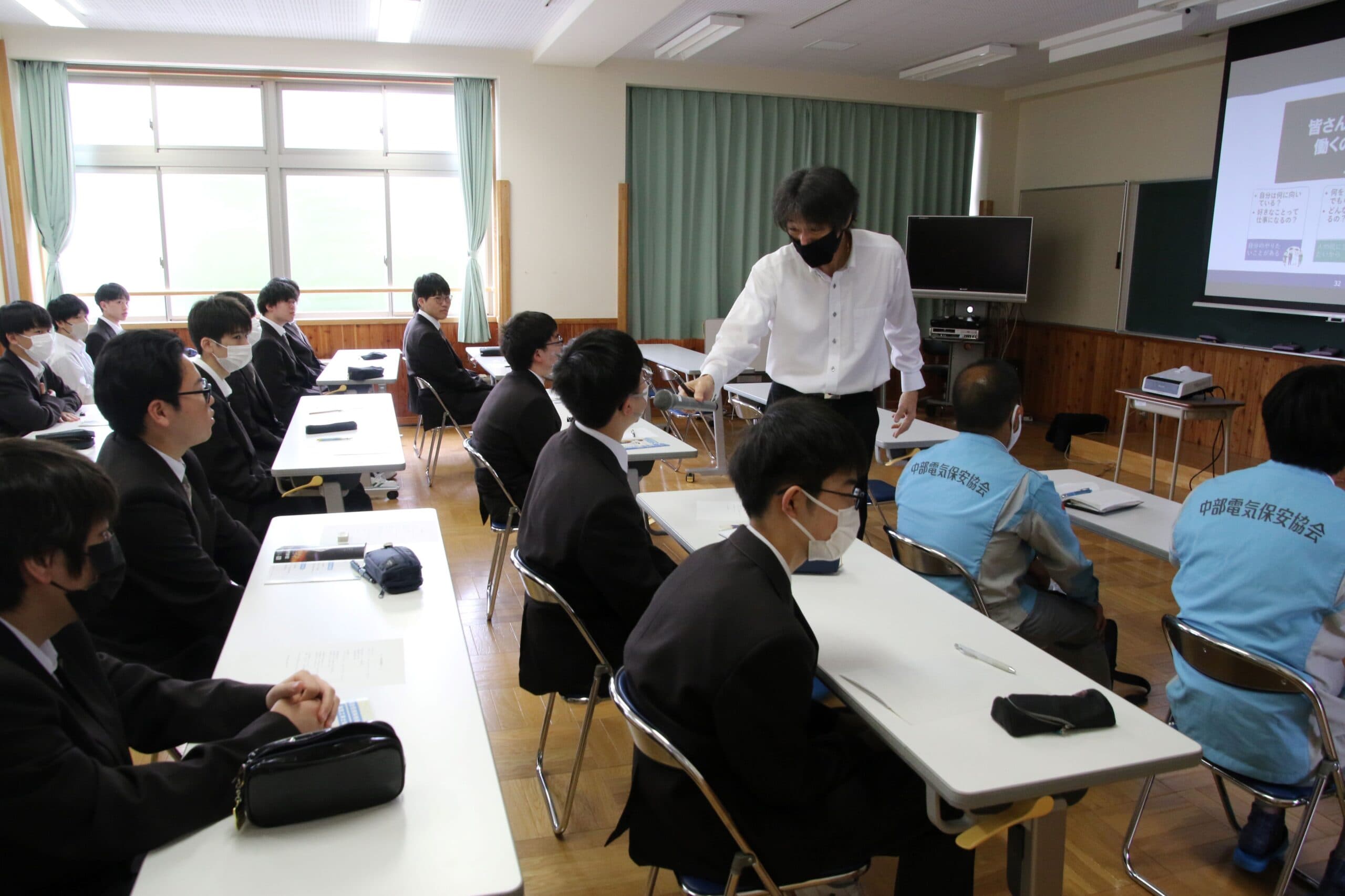 キャリアアップ・ナビゲーターが展開する「It’s Show Time!」【電気の花道3】